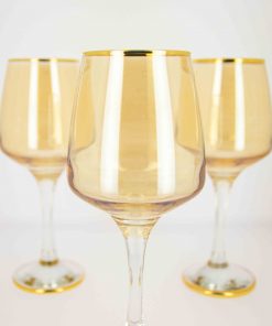 Trinkglas, Weinglas, goldenes Glas mit goldenem Rand